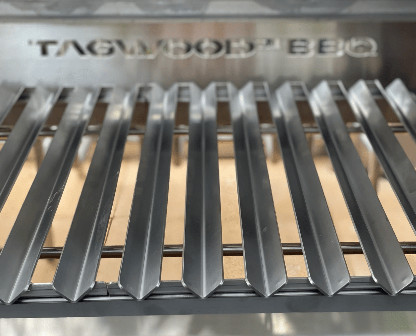 V-Shape main grates instead of Round (excludes interchangeable griddle)- ADD-ON