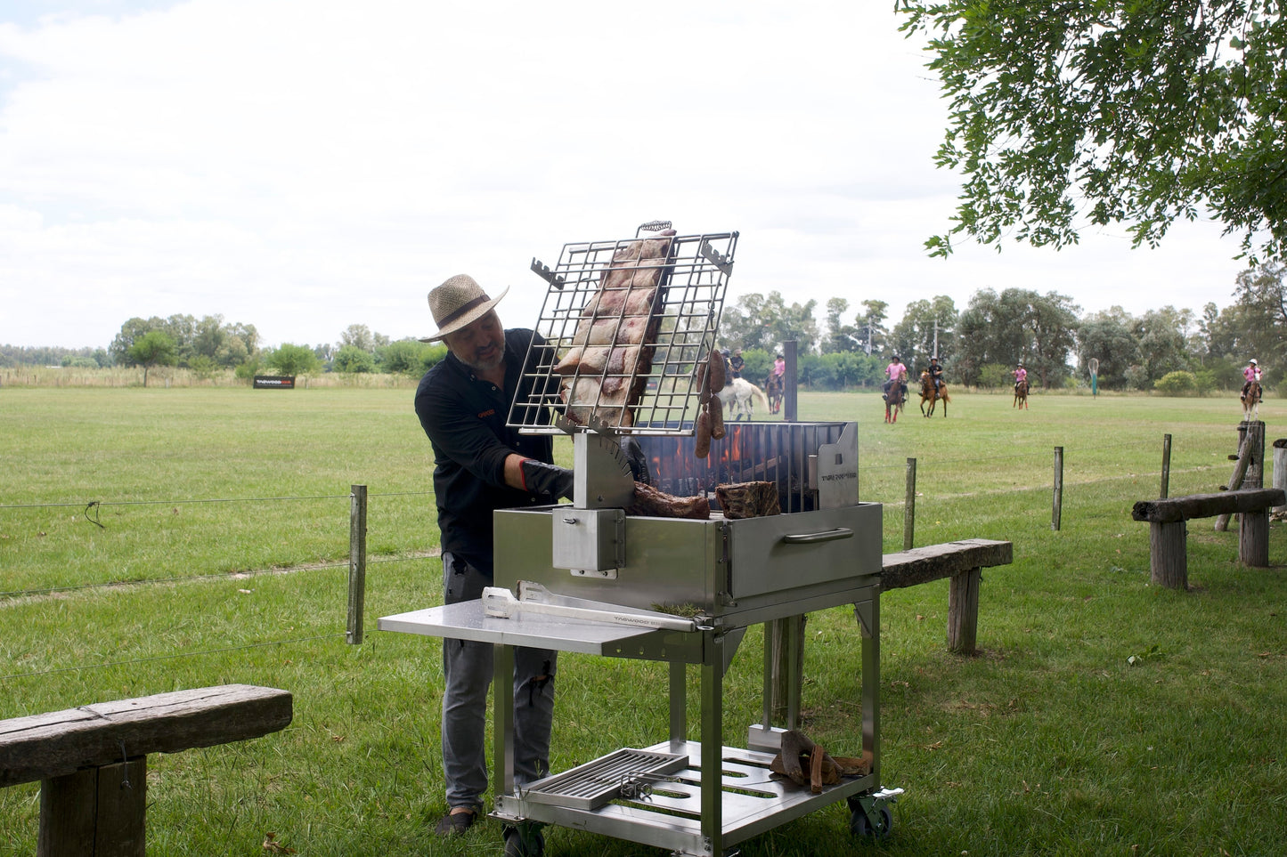 Tagwood BBQ Argentine Clamp Grill with firebox | BBQ33SS