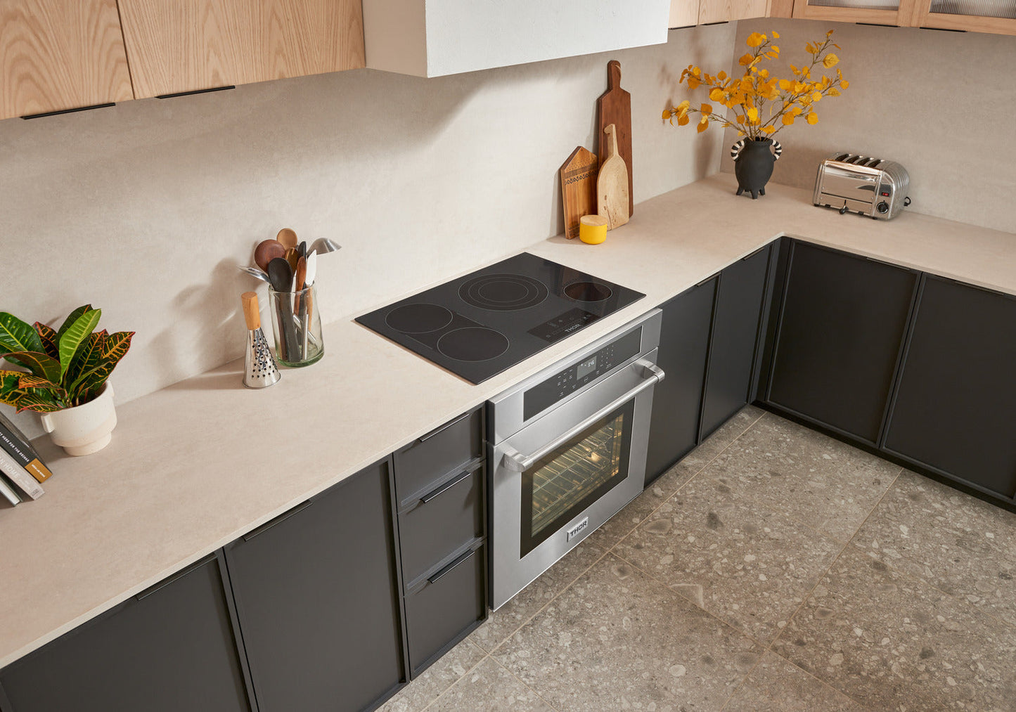 THOR Kitchen 30 In. Professional Electric Cooktop With 4 Burners in Black, TEC30