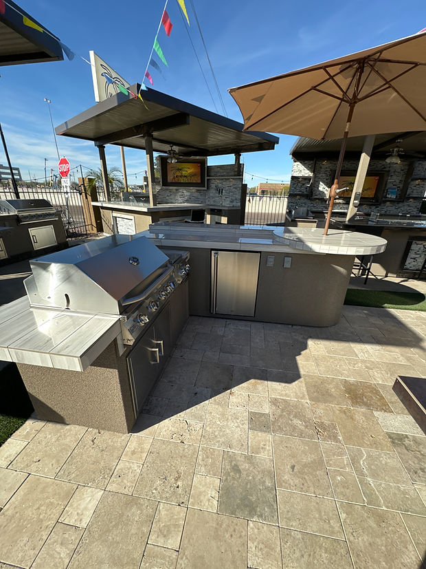 KoKoMo Grills Aruba Round BBQ Island – Luxury Outdoor Kitchen (SKU: ARUBAROUND3297)